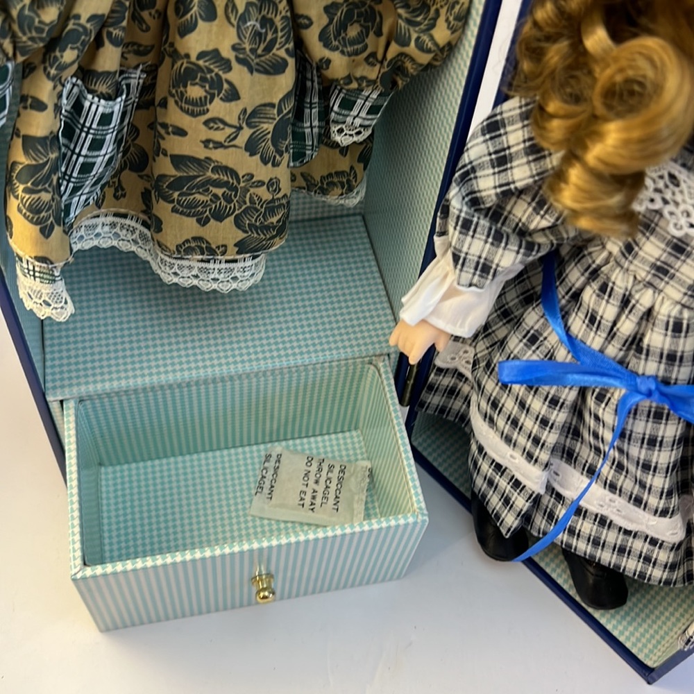 Lasting Impressions 12' Porcelain Doll in Carrying Wardrobe Case Blonde hair LN - Picture 5 of 16